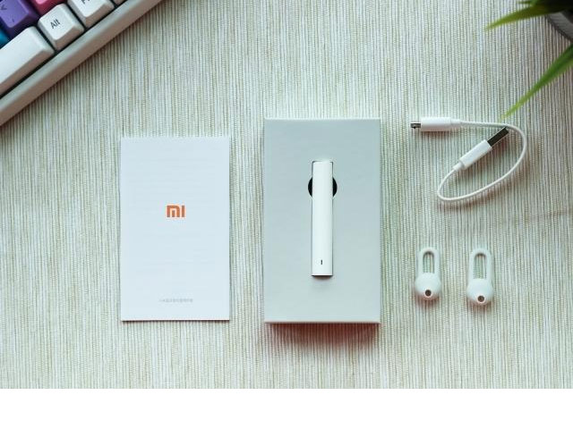 Bluetooth-гарнитура Xiaomi Mi Bluetooth Headset (белая)