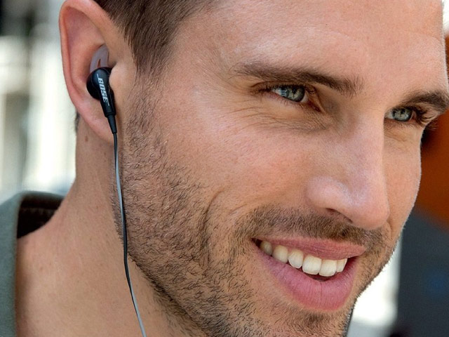 Наушники Bose SoundTrue In-Ear универсальные (iOS, черные, микрофон)