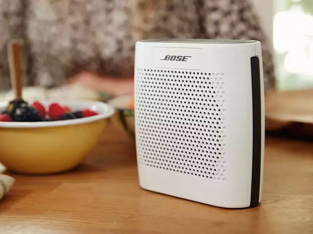 Портативная колонка Bose SoundLink Colour (белая, беcпроводная, моно)