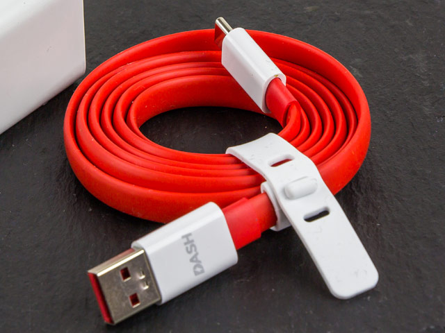 USB-кабель OnePlus Dash Type-C Cable универсальный (USB Type C, 1 метр, красный)