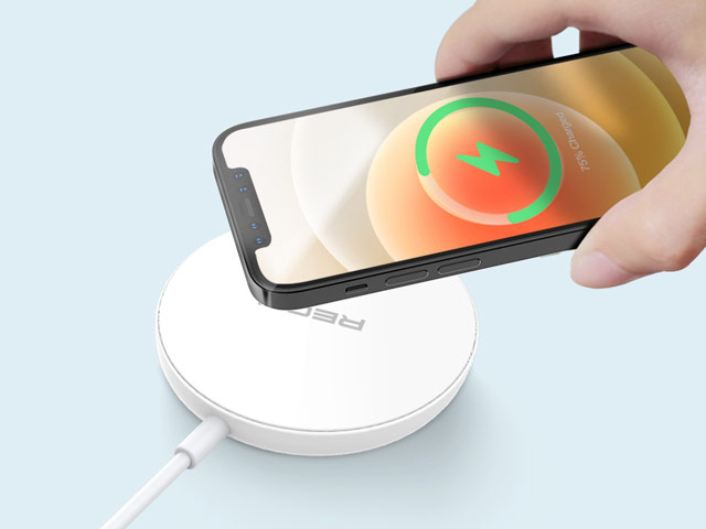 Беспроводное зарядное устройство Recci MagPack Wireless Charger (белое, магнитное, Fast Charge 15W, стандарт QI)