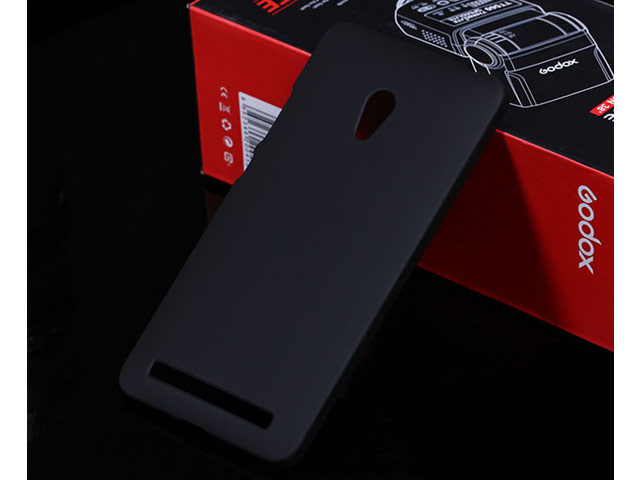 Чехол Yotrix HardCase для Asus ZenFone 5 (черный, пластиковый)
